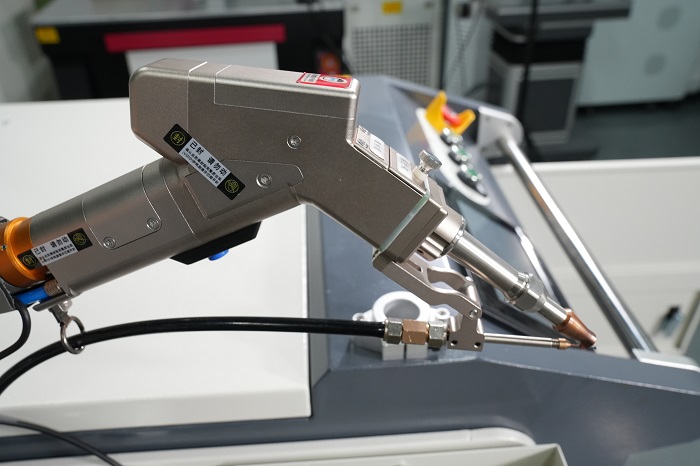 Machine de soudage laser à fibre portative